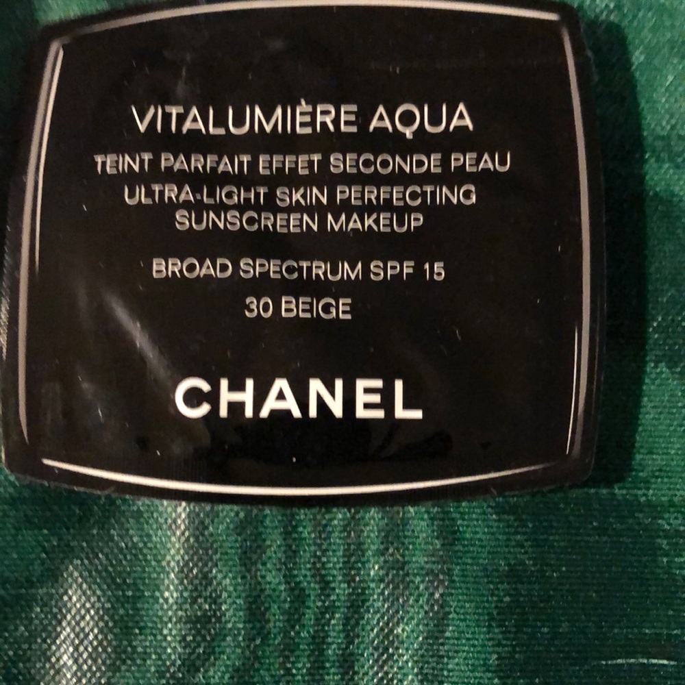 Chanel Cosmetic - Picture 4 of 5